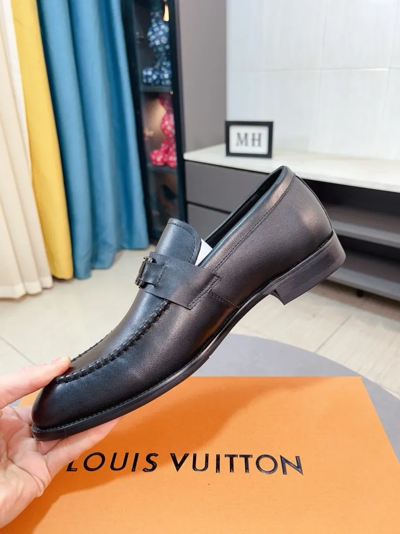 Men's Men's Shoes 💰458🌹🌹Niuli [LV] Louis Vuitton's new open-edge pigskin shoes are the most popular classic. Synchronized with the official website, the upper adopts Italian imported upper embossing➕comfortable cowhide lining, fashionable atmosphere, unique brand and unique craftsmanship. Highlighting the hot style of the new year. Stop hesitating, stop wandering, get it now. Code number: 38--44